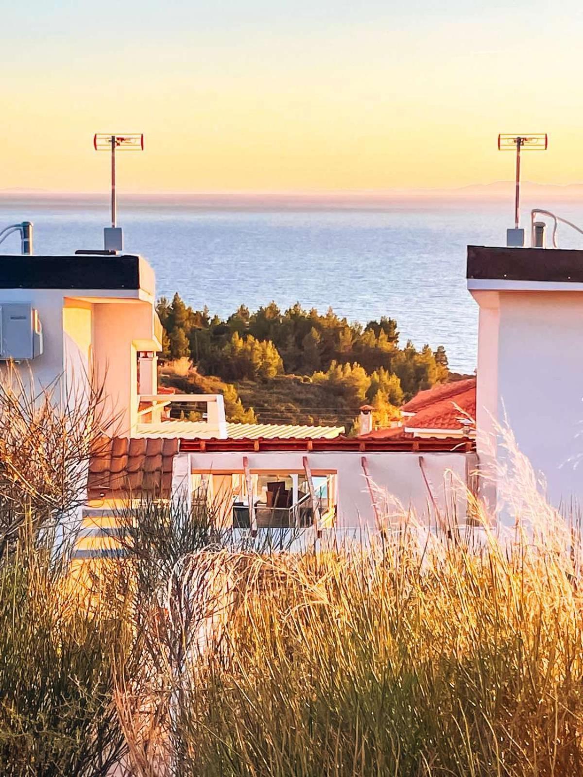 Loutra Holiday home *