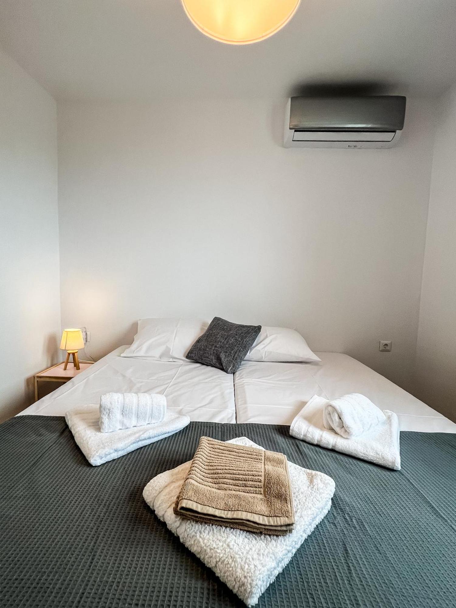 Loutra Holiday home *