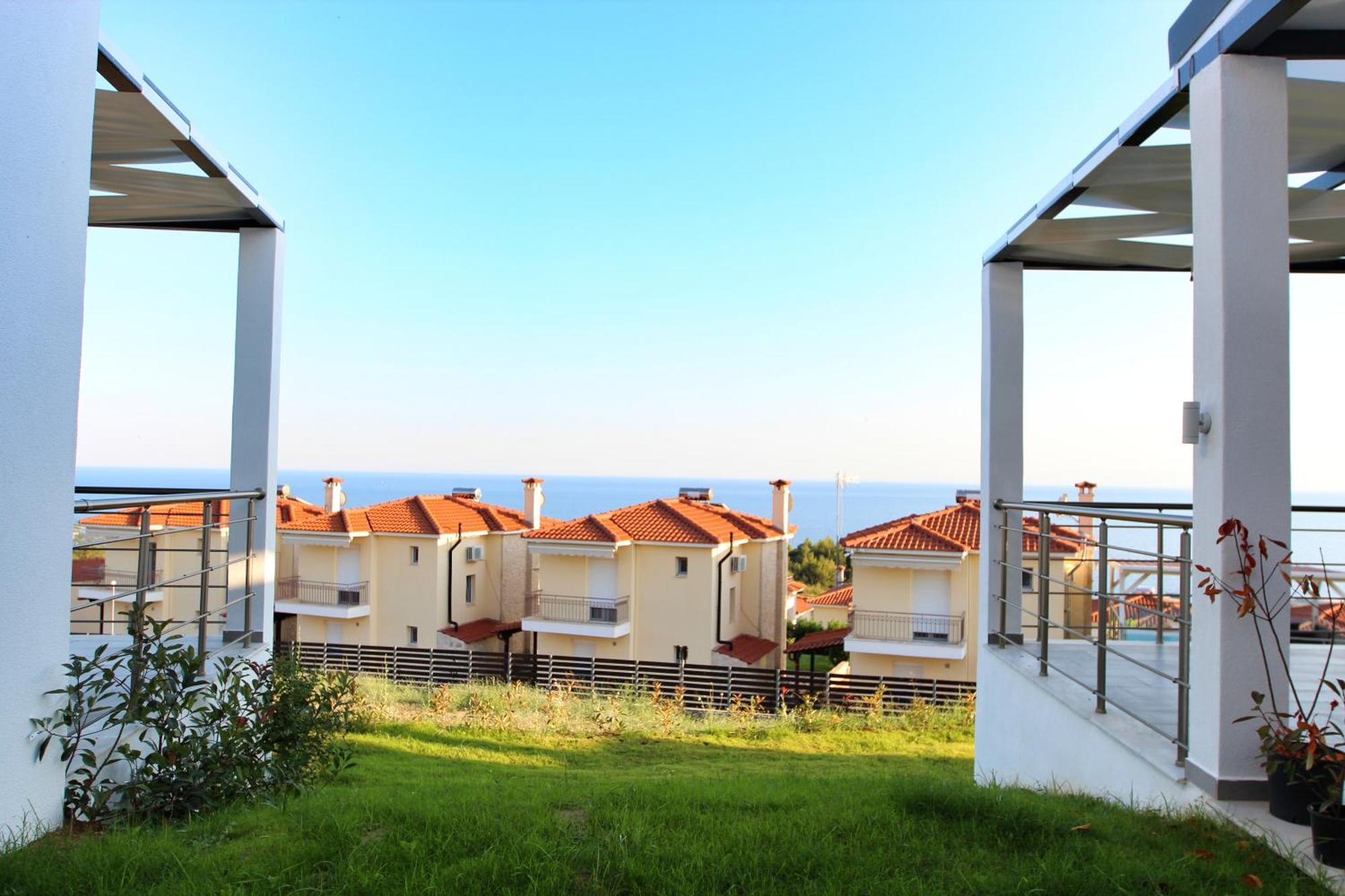Loutra Holiday home *