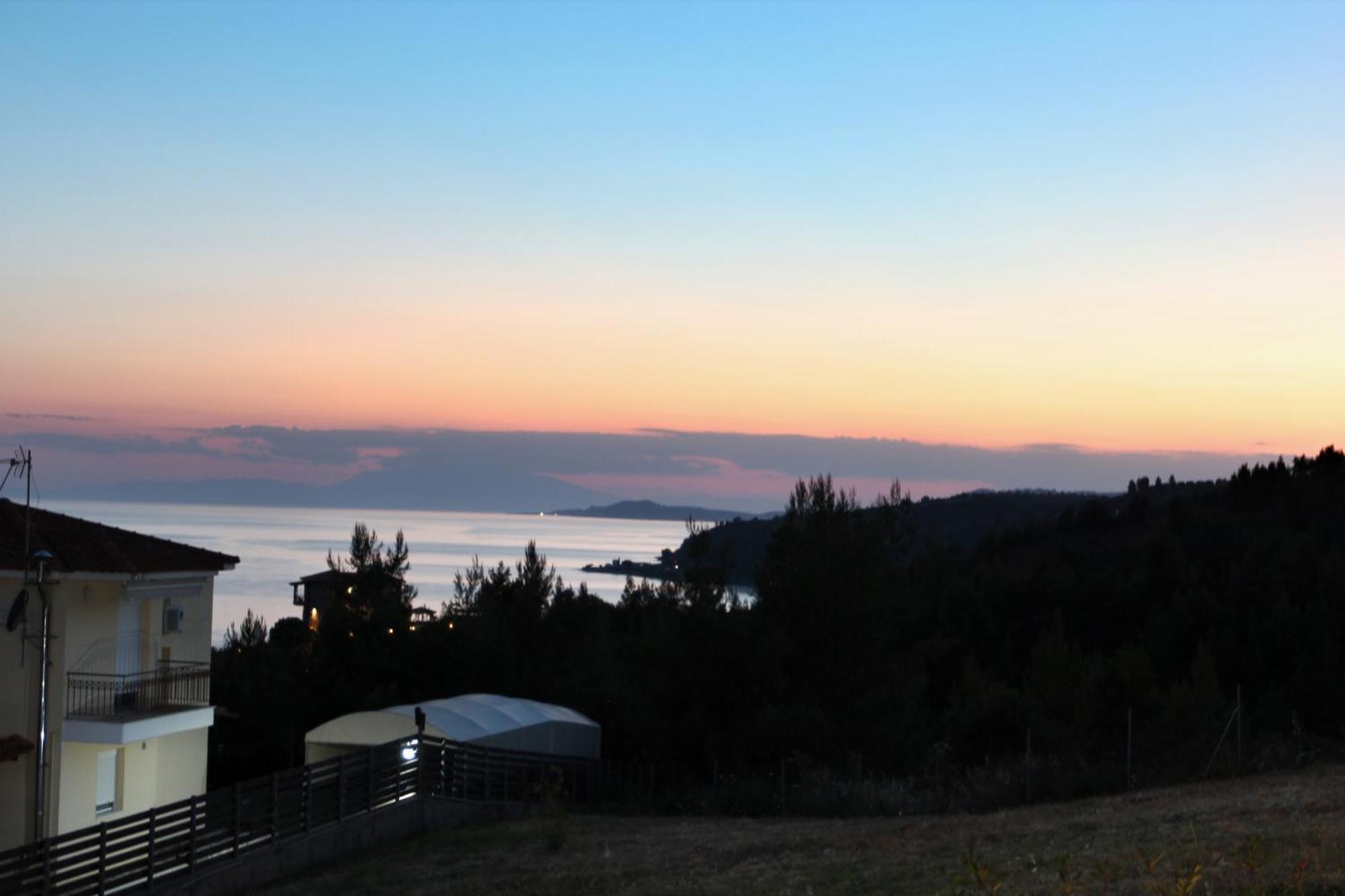Loutra Holiday home *